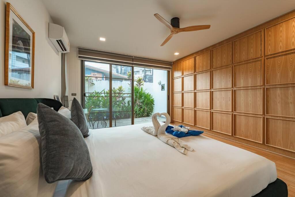 Premier Living In Prime Location V146 *