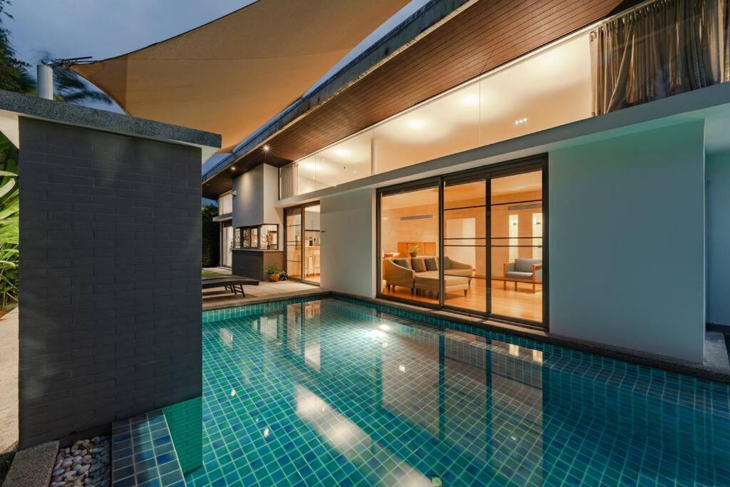 Premier Living In Prime Location V146