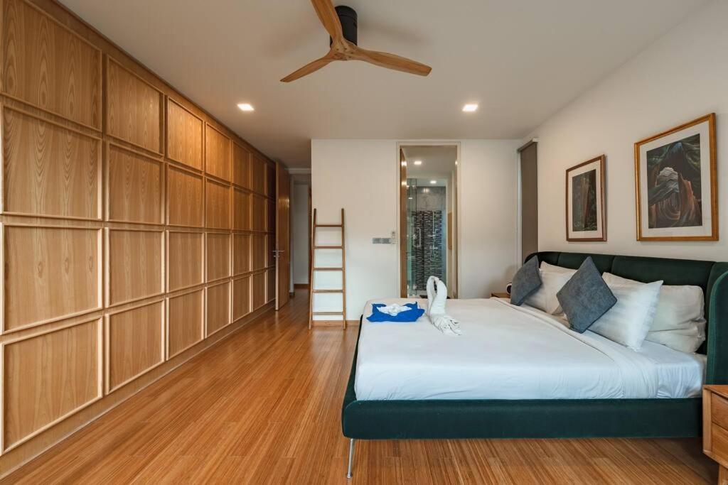 Premier Living In Prime Location V146 *