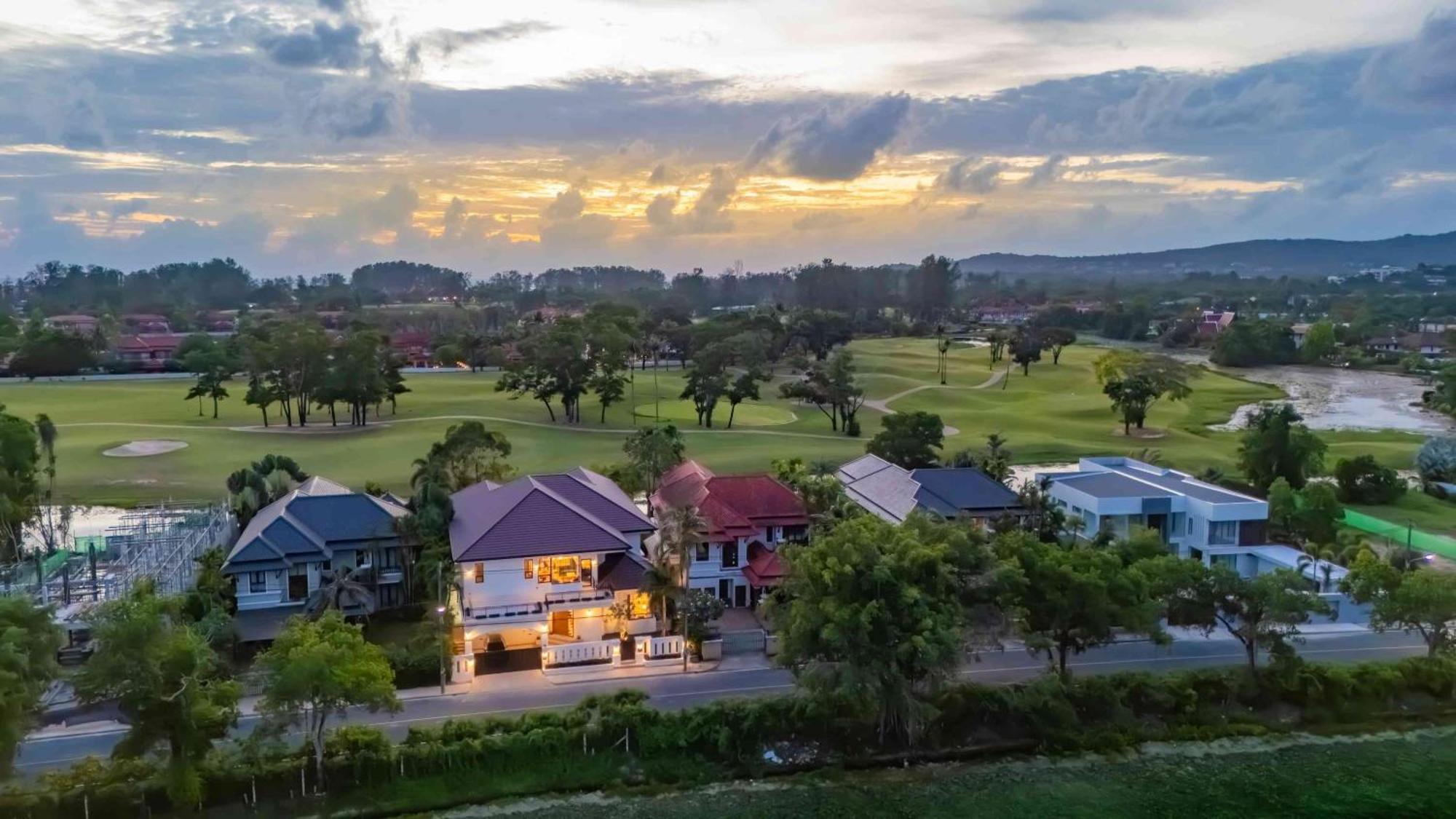 Villa Viola 7 Bedroom, Fully Staffed, On The Golf Course