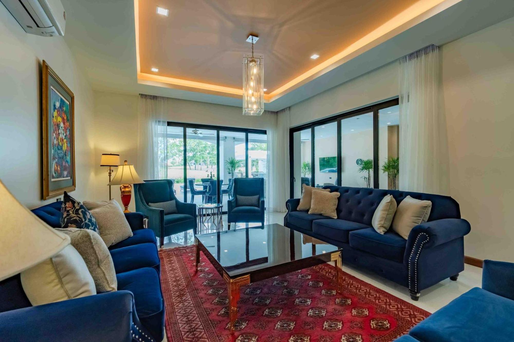 Viola 7 Bedroom, Fully Staffed, On The Golf Course * Thalang