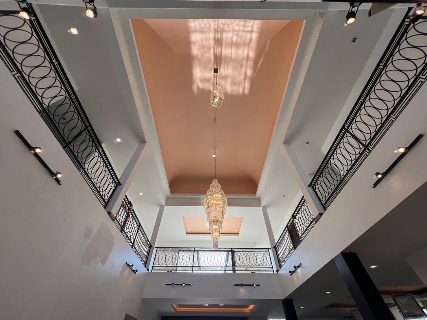 Viola 7 Bedroom, Fully Staffed, On The Golf Course Villa Thalang
