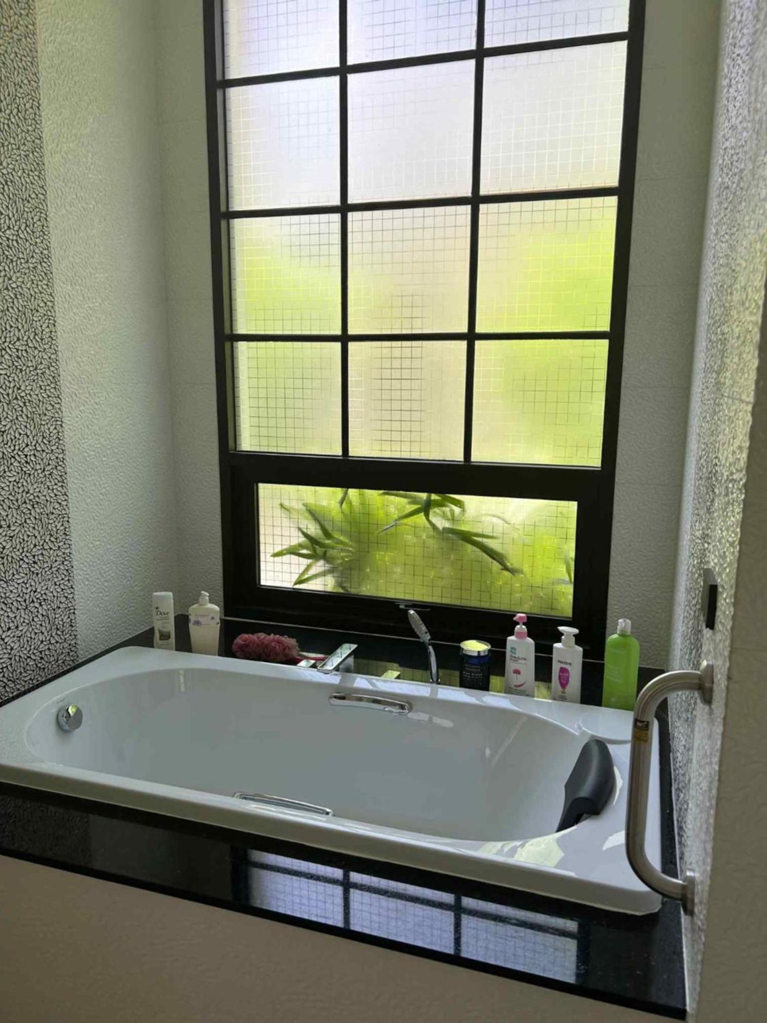 Viola 7 Bedroom, Fully Staffed, On The Golf Course * Thalang