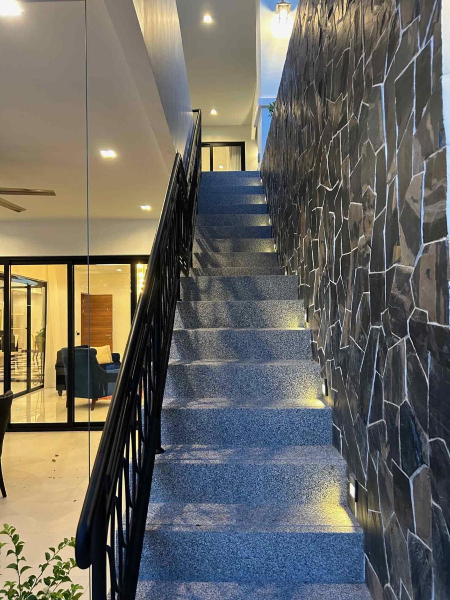 Viola 7 Bedroom, Fully Staffed, On The Golf Course * Thalang
