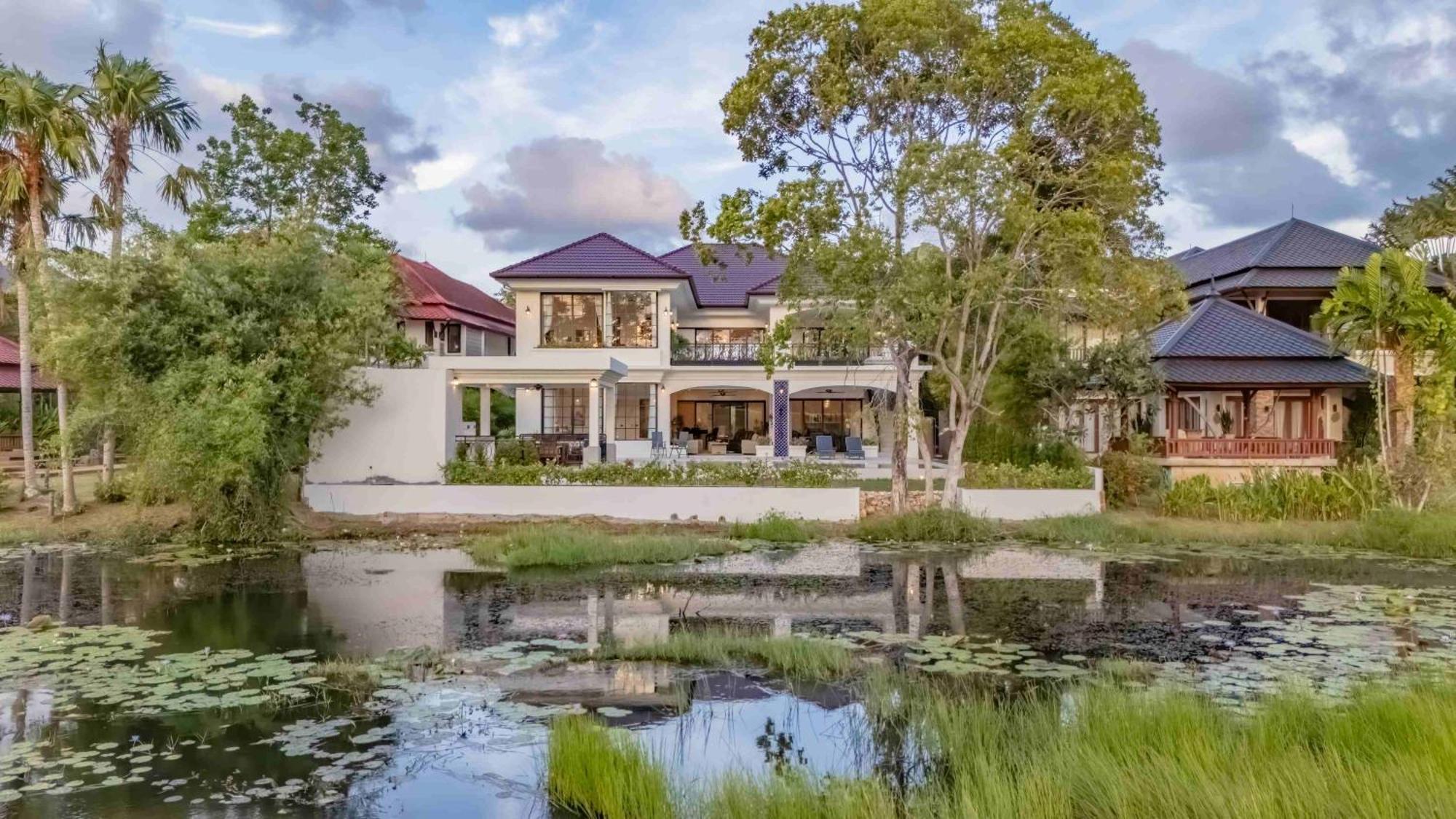 Viola 7 Bedroom, Fully Staffed, On The Golf Course Villa