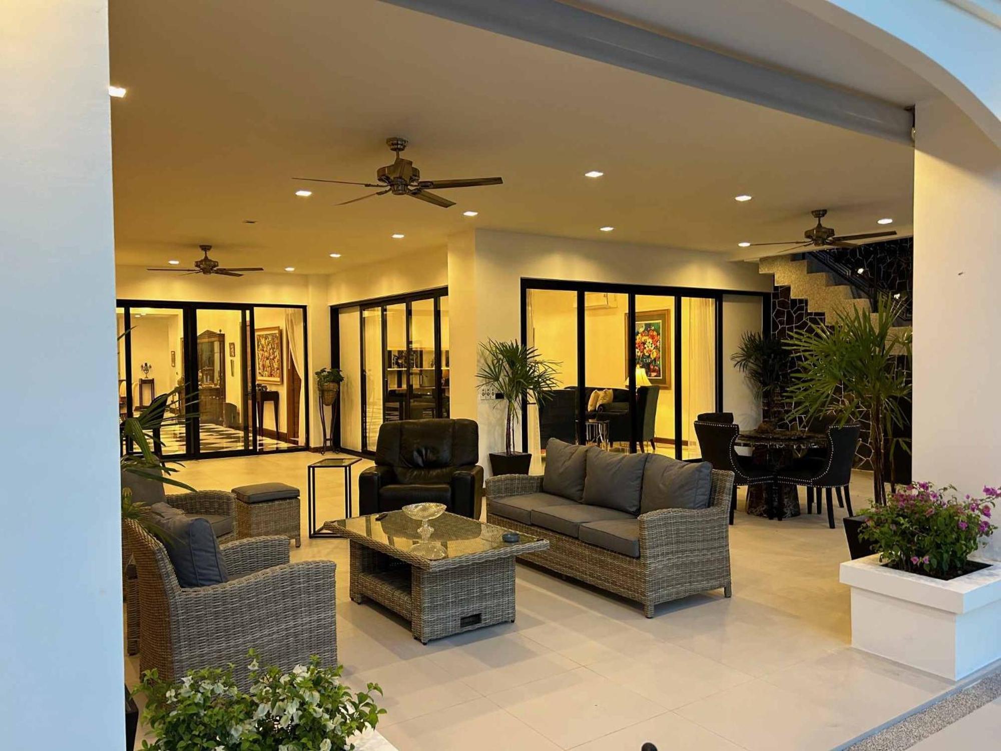 Villa Viola 7 Bedroom, Fully Staffed, On The Golf Course Thalang
