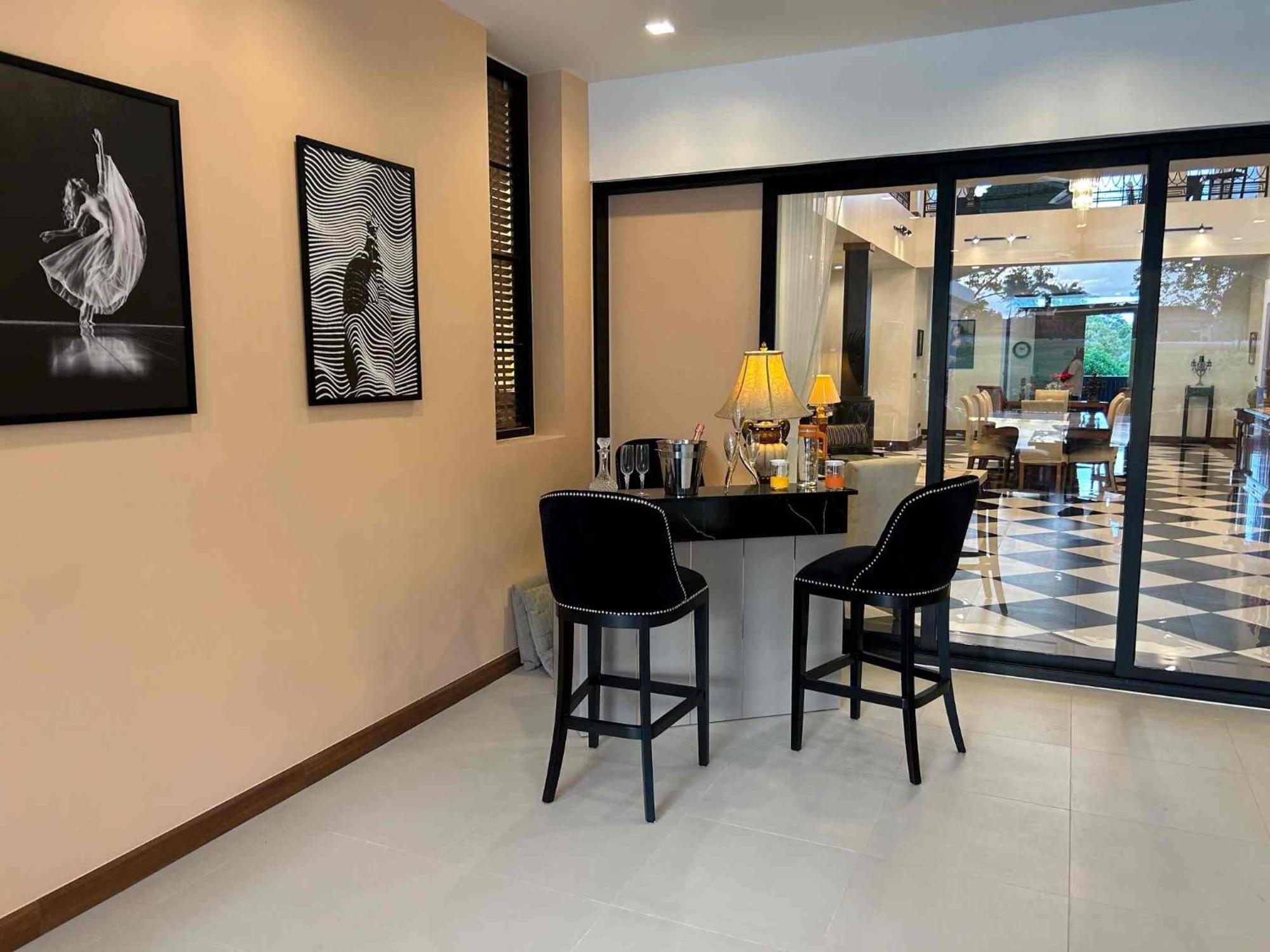 Viola 7 Bedroom, Fully Staffed, On The Golf Course Villa Thalang