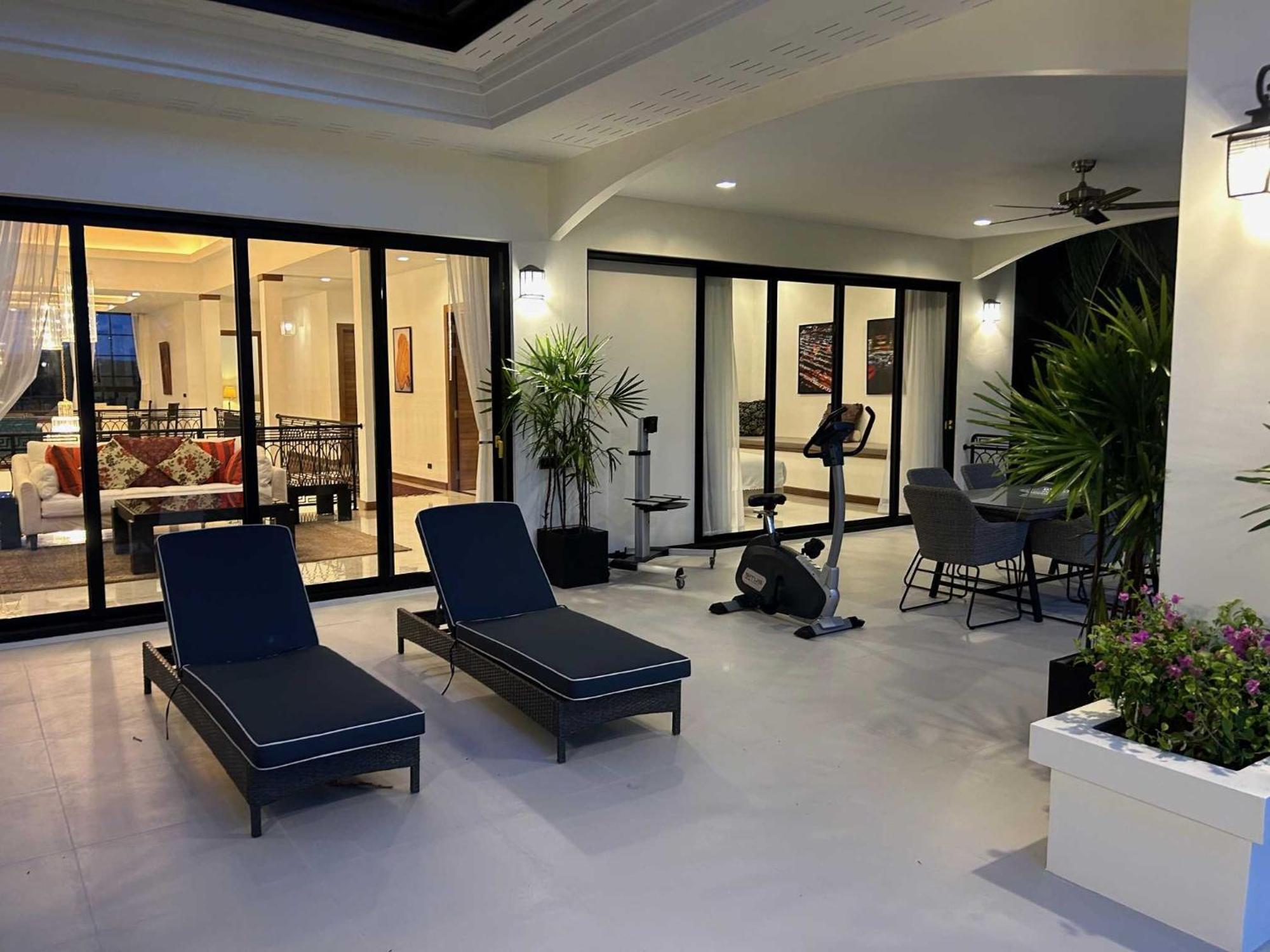 Viola 7 Bedroom, Fully Staffed, On The Golf Course Thalang