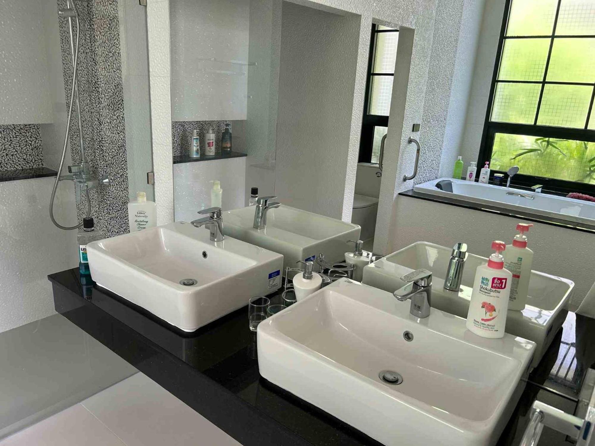 Villa Viola 7 Bedroom, Fully Staffed, On The Golf Course Thalang