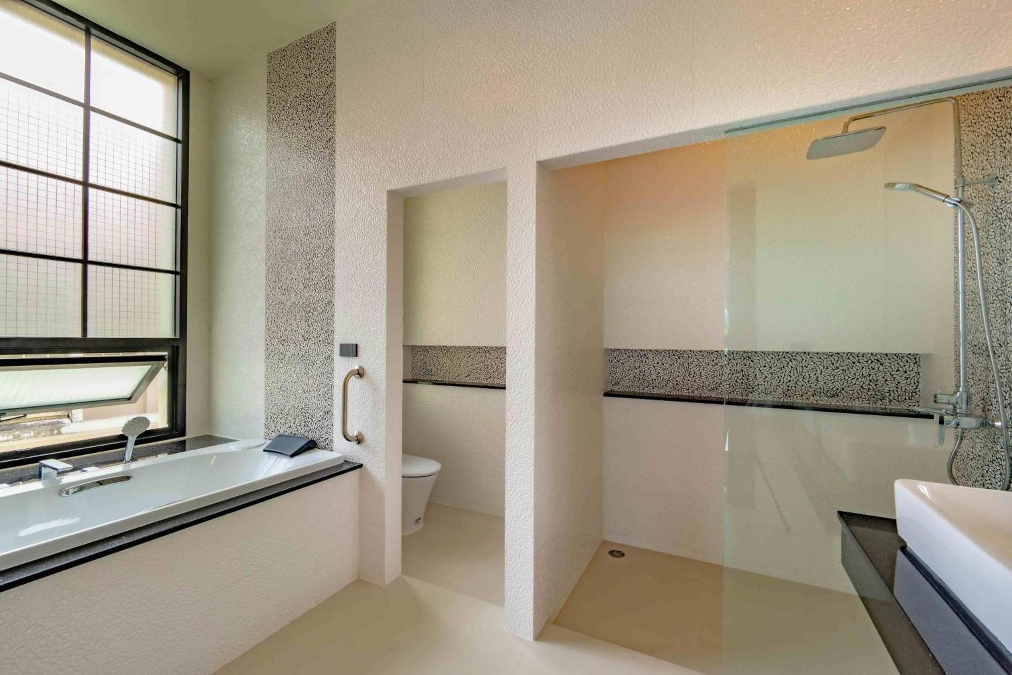 Viola 7 Bedroom, Fully Staffed, On The Golf Course Thalang