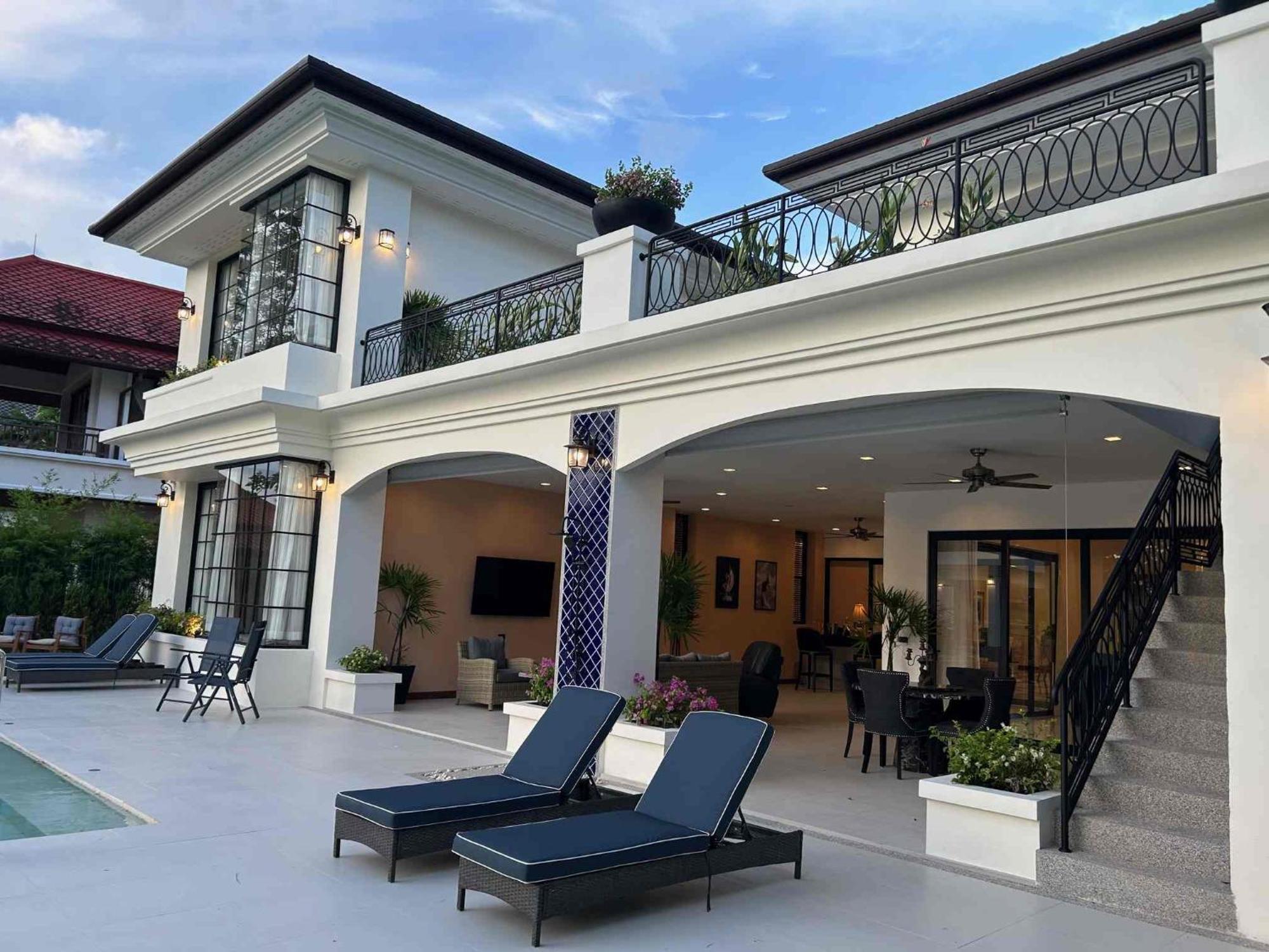 Villa Viola 7 Bedroom, Fully Staffed, On The Golf Course Thalang