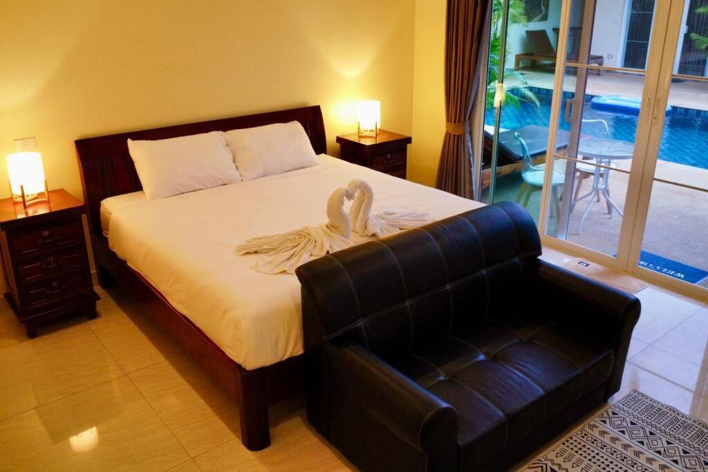6 Bedroom And 1 Living With Private Pool