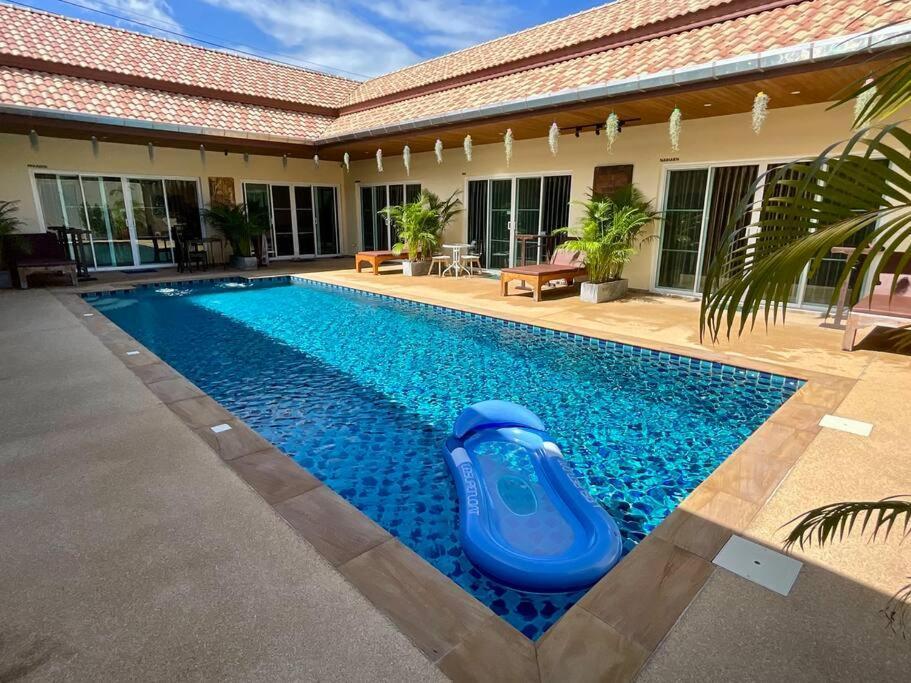 6 Bedroom And 1 Living With Private Pool Villa