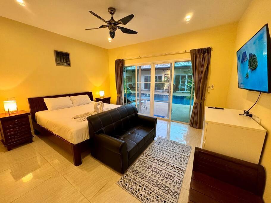 6 Bedroom And 1 Living With Private Pool Villa *