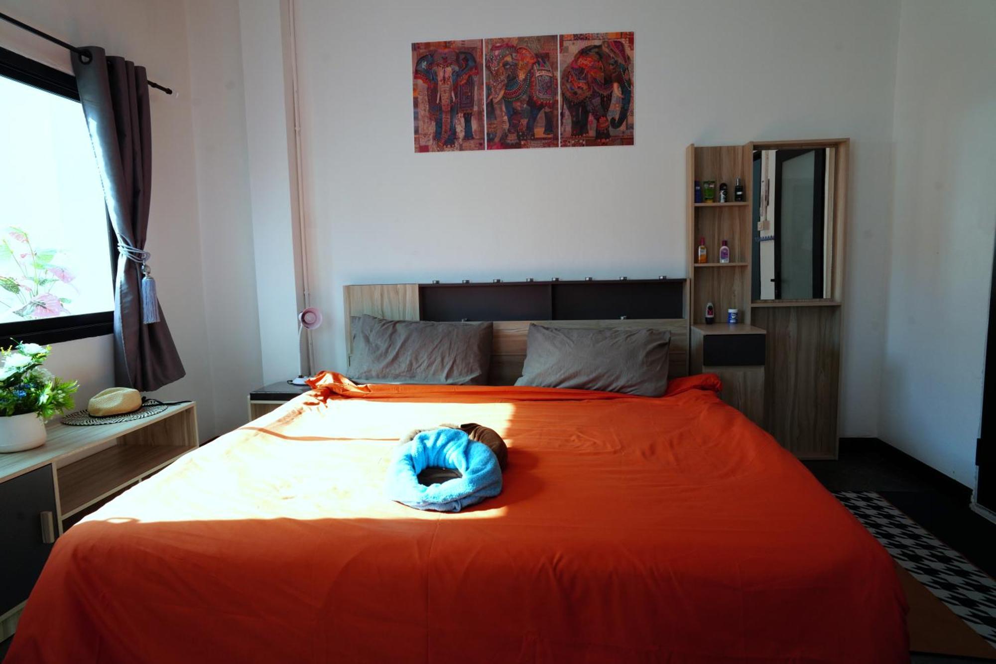 London House Phuket Holiday home *