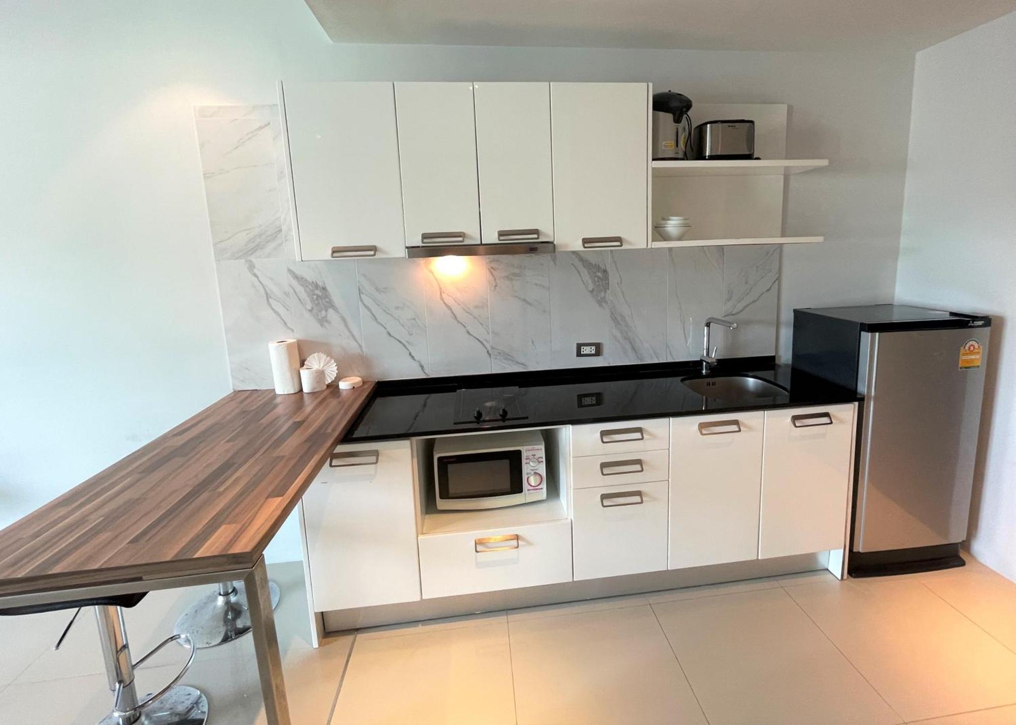 Private At Emerald Terrace Apartment Patong