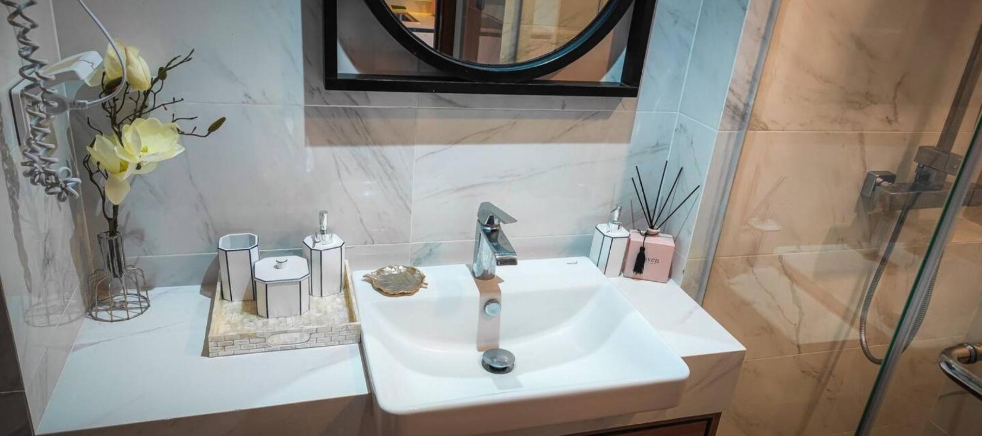 Private Near Apartment *