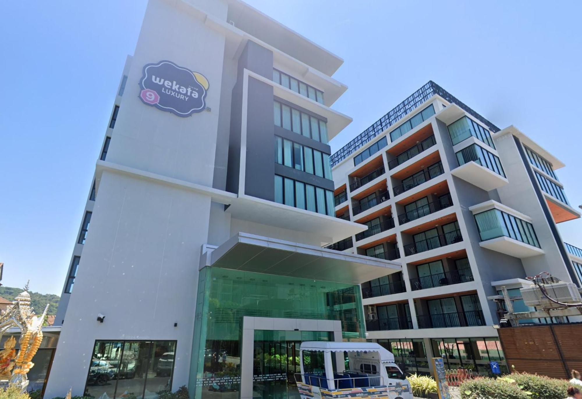 Private Near Apartment *