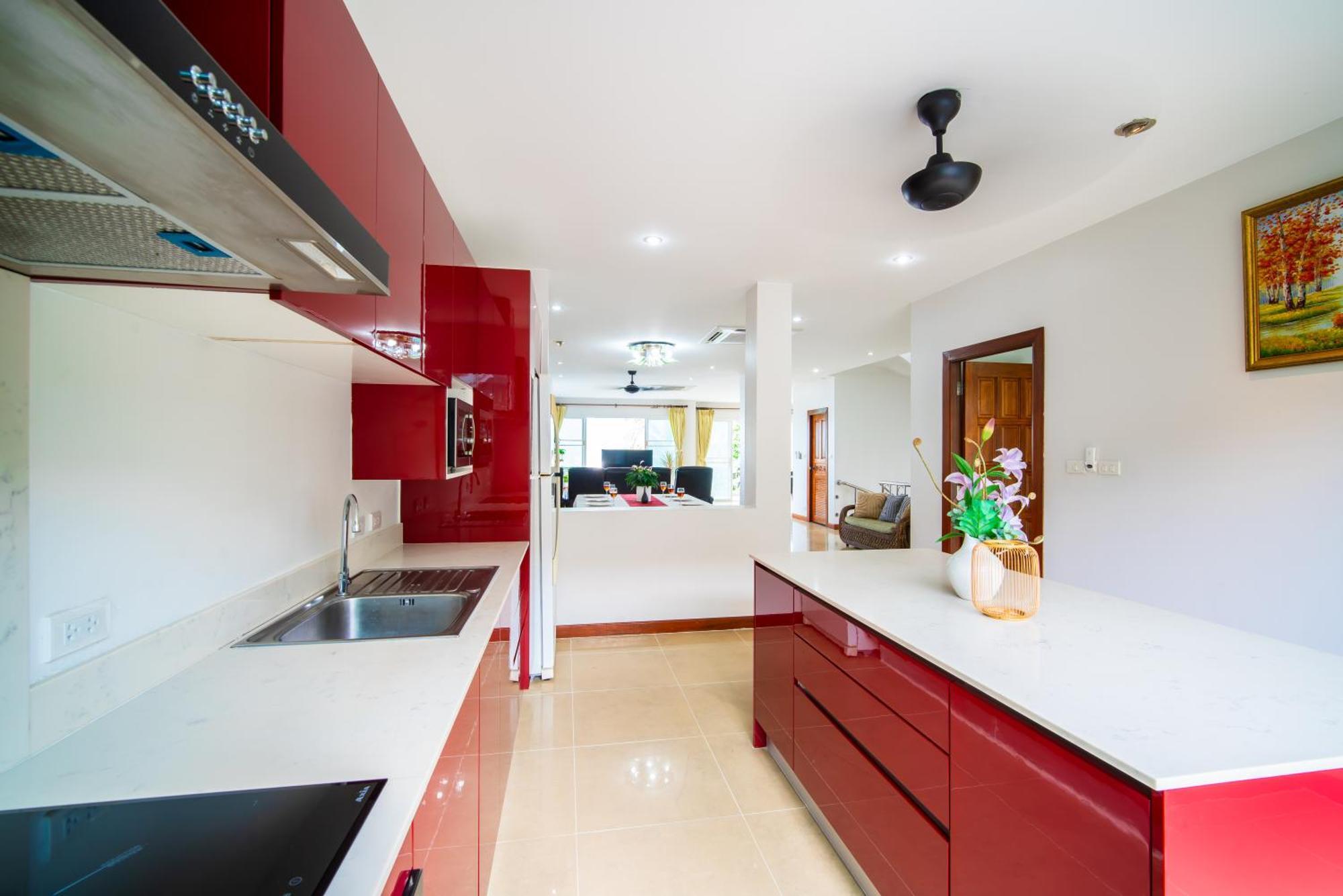 Villa3 四卧海景泳池别墅 近班赞海鲜市场 中英泰三语服务 Villa Patong