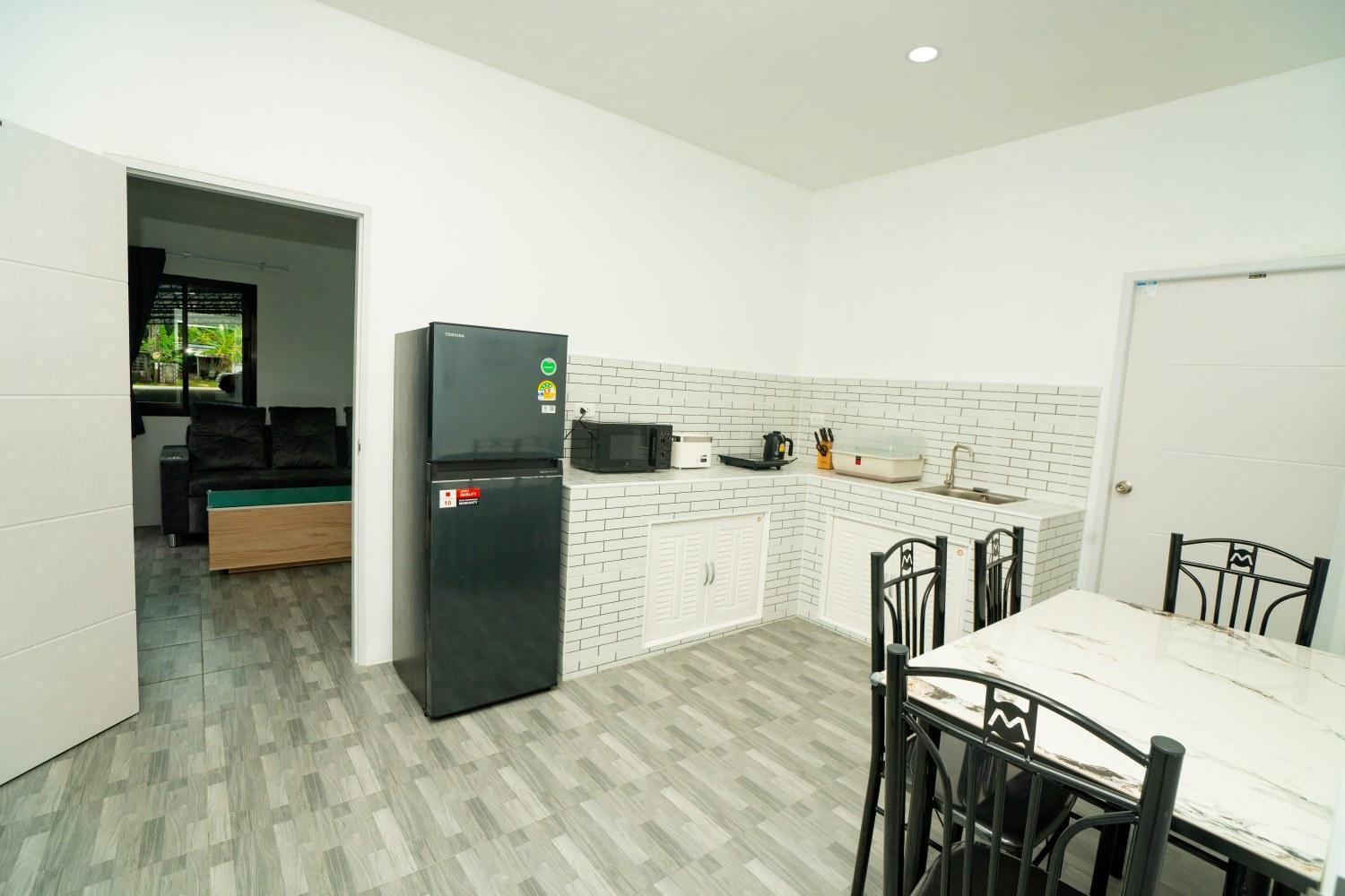 Lovely 2 Bed Share Pool Near
