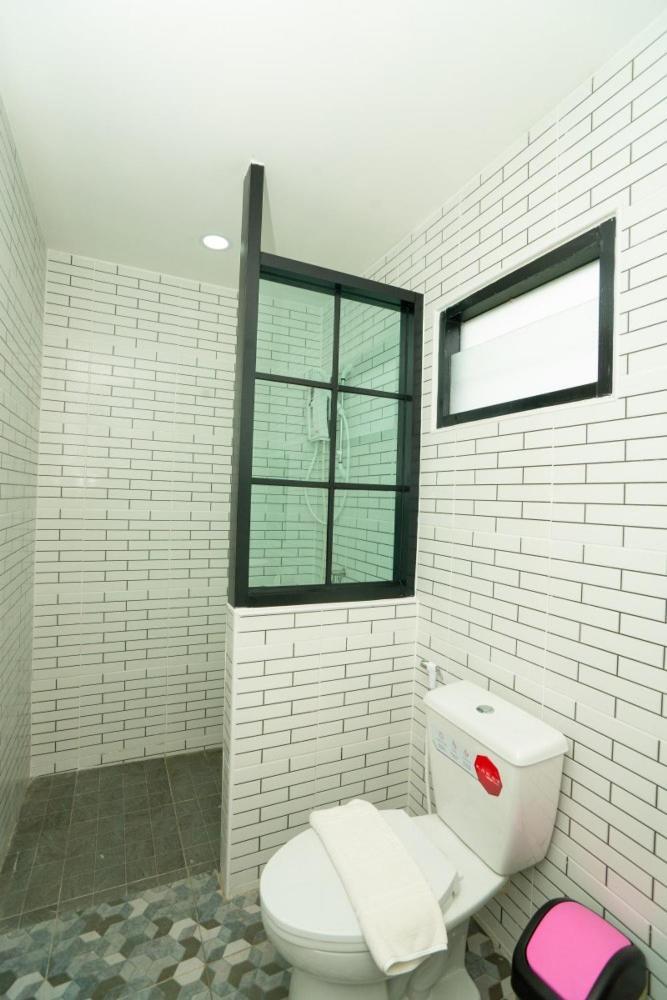 Lovely 2 Bed Share Pool Near