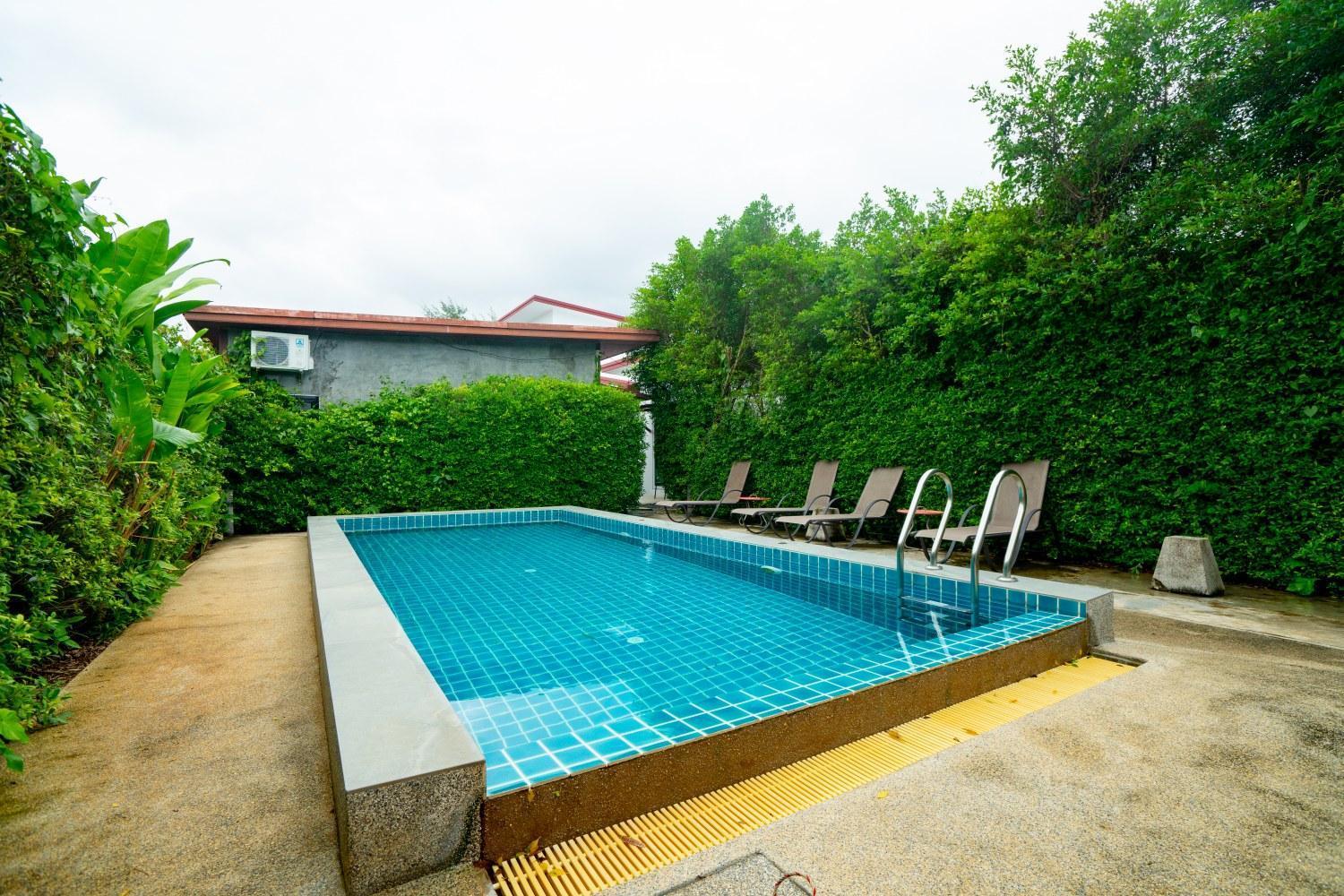 Apartment Lovely 2 Bed Share Pool Near