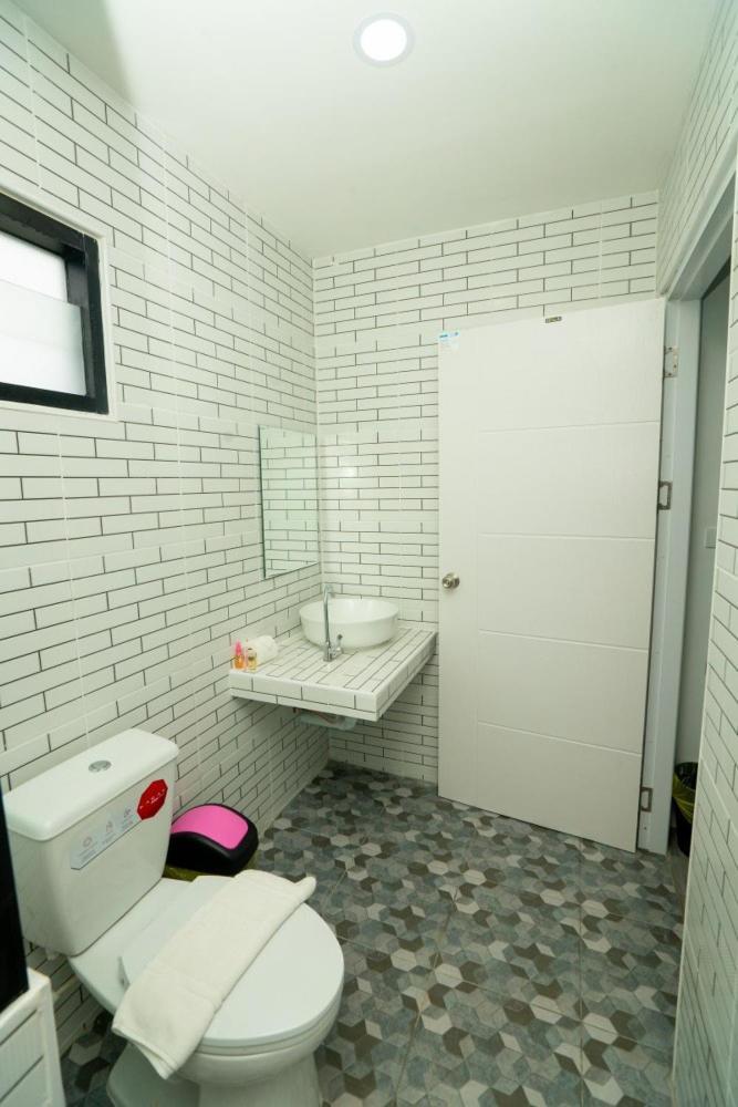 Lovely 2 Bed Share Pool Near