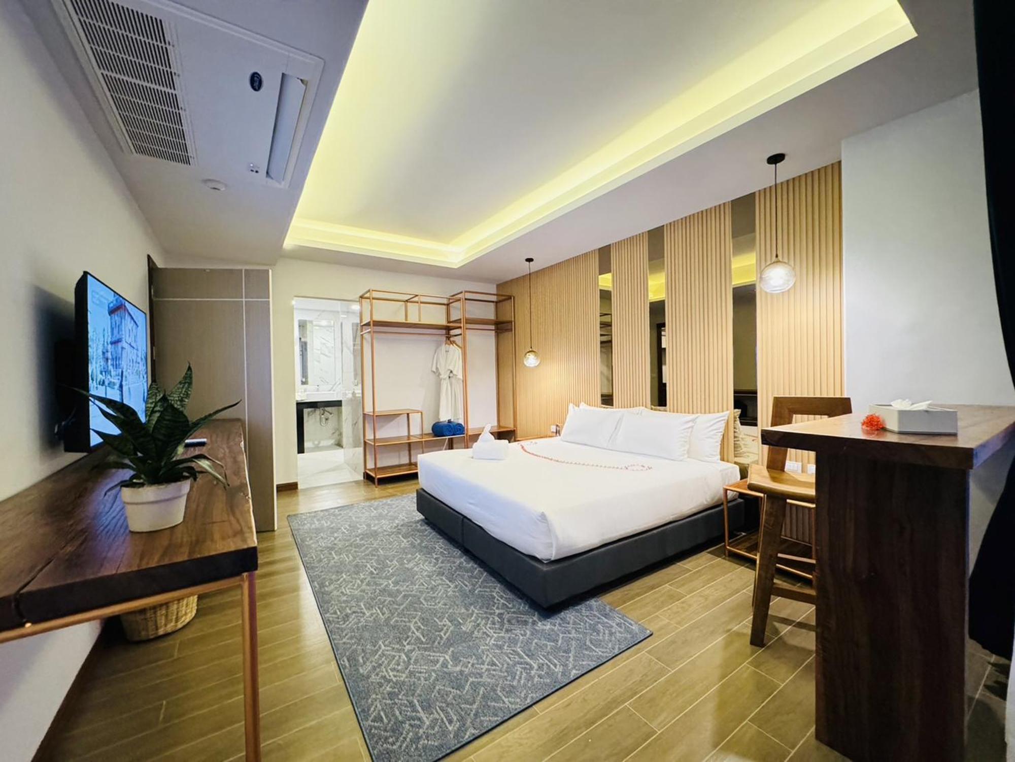 Hotel The Blue Chalong