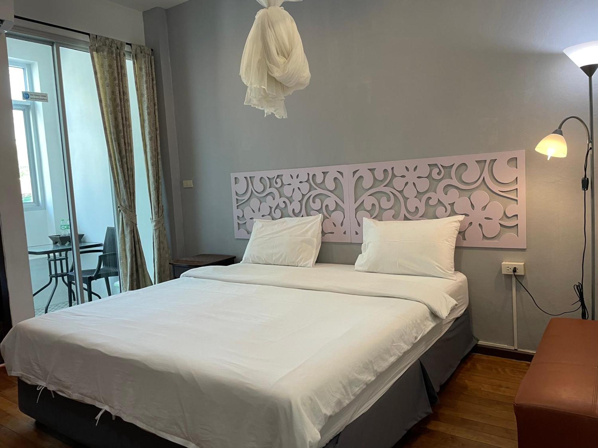 Nawaporn Place Hotel 2*