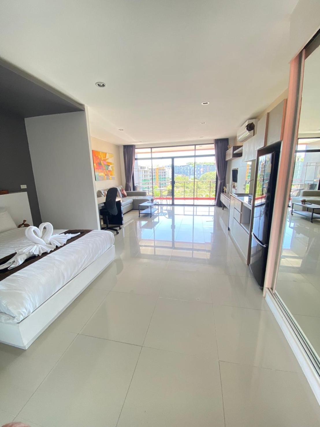 Apartment 60sqm Nai Harn Condo, Walk To *
