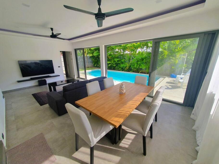 Modern Pool 3 Bedrooms