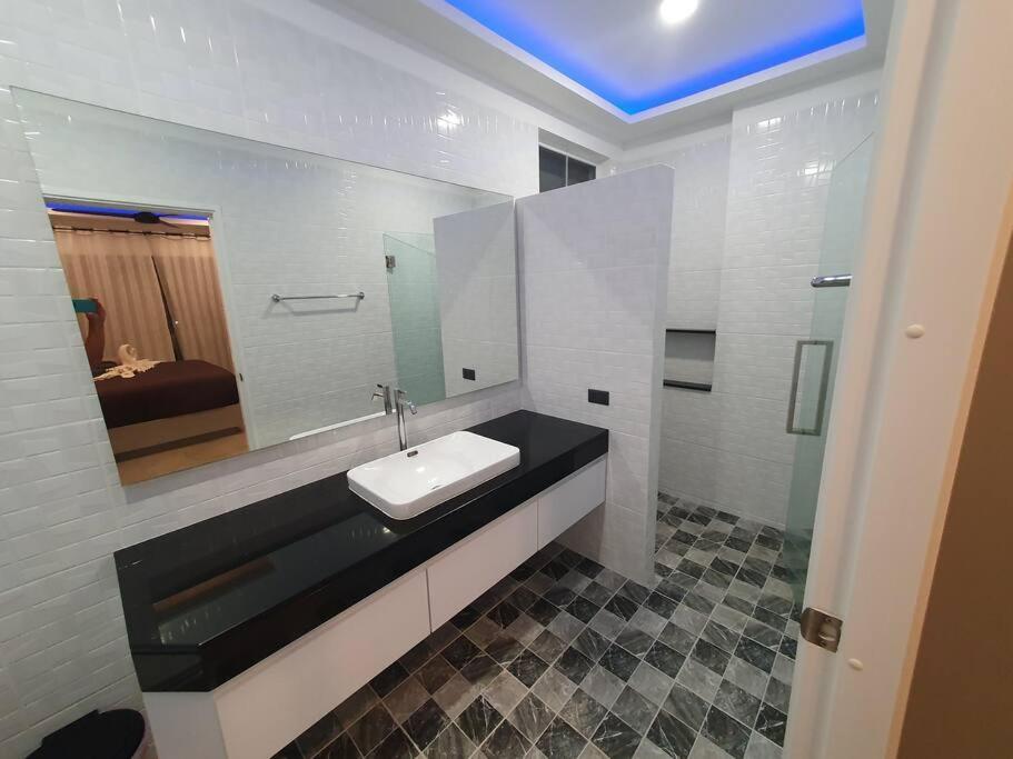 Modern Pool 3 Bedrooms