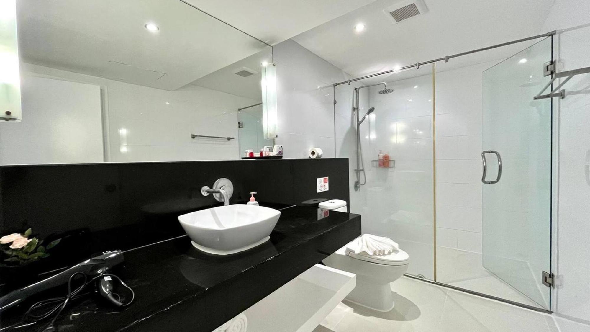 B6 - 1 Bedroom 1 Bathroom At Karon Phuket Apartment