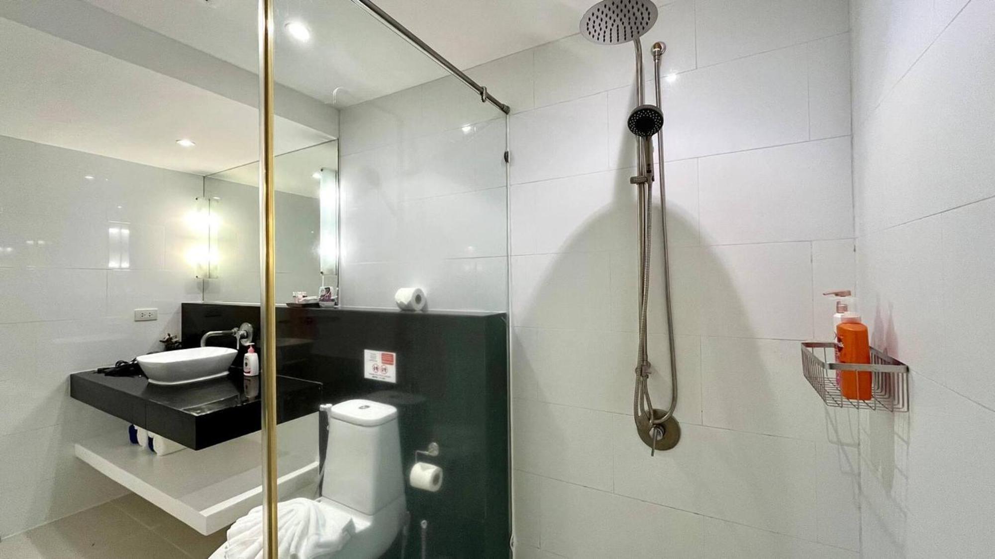 B6 - 1 Bedroom 1 Bathroom At Karon Phuket Apartment *