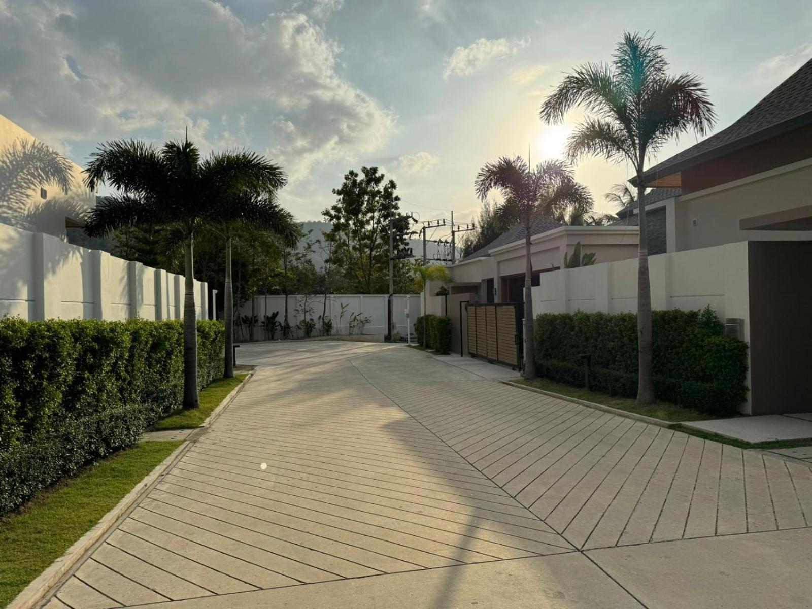 Luxury Breeze With Private Pool & Maid Phuket