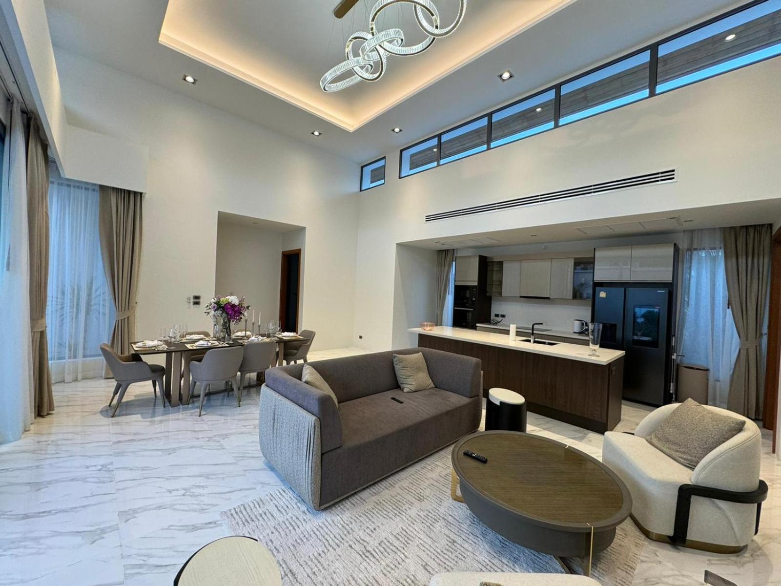 Luxury Breeze With Private Pool & Maid