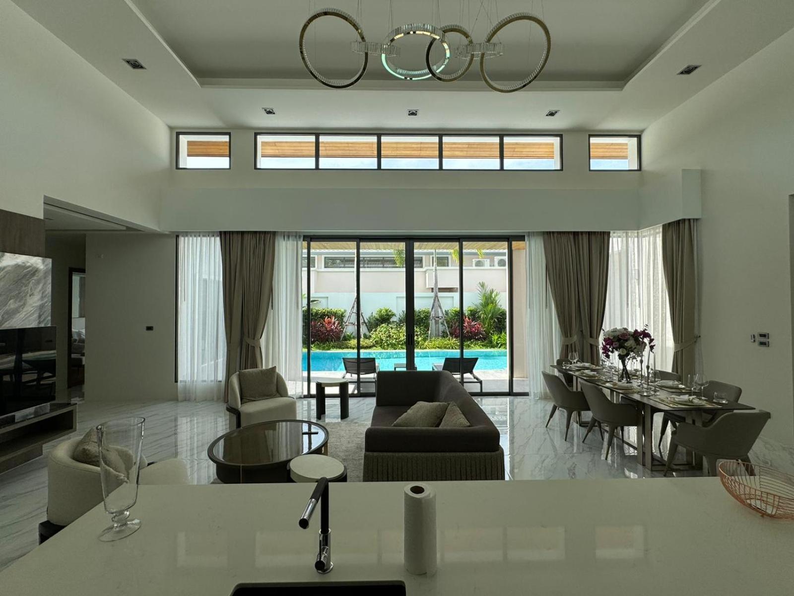 Luxury Breeze With Private Pool & Maid Villa *