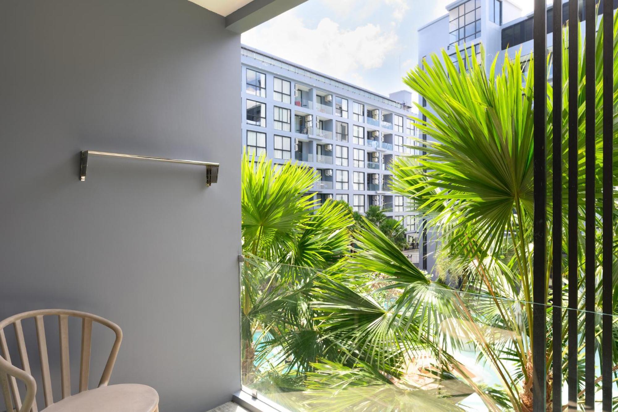 Sabay N303 With Scenic Pool View Surrounded By Palm Trees In Citygate Kamala Apartment *