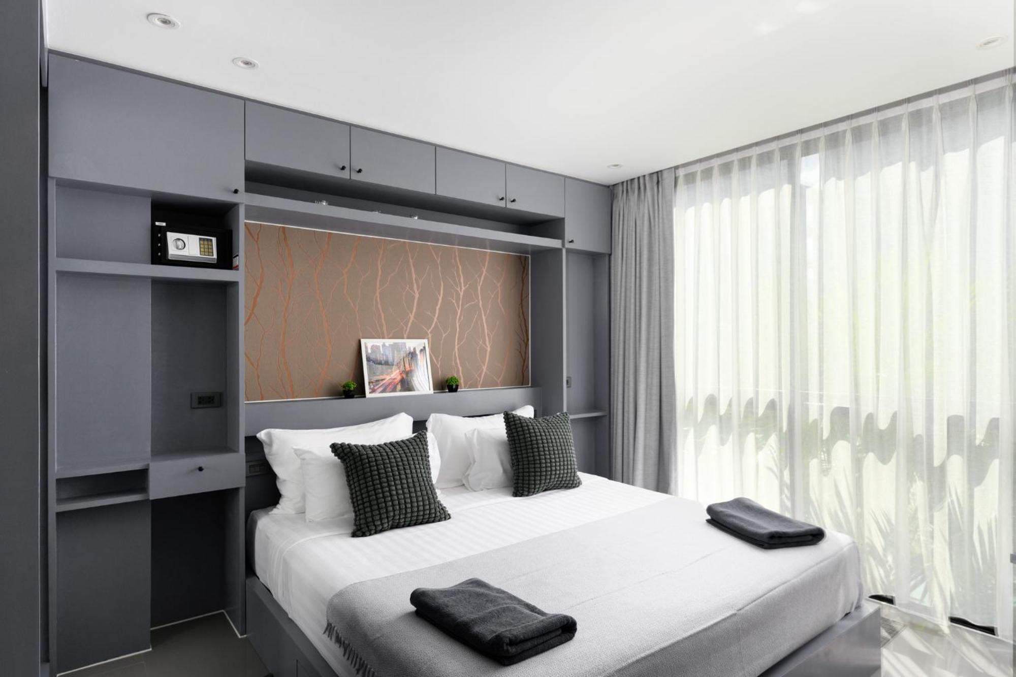 Sabay N303 With Scenic Pool View Surrounded By Palm Trees In Citygate Kamala