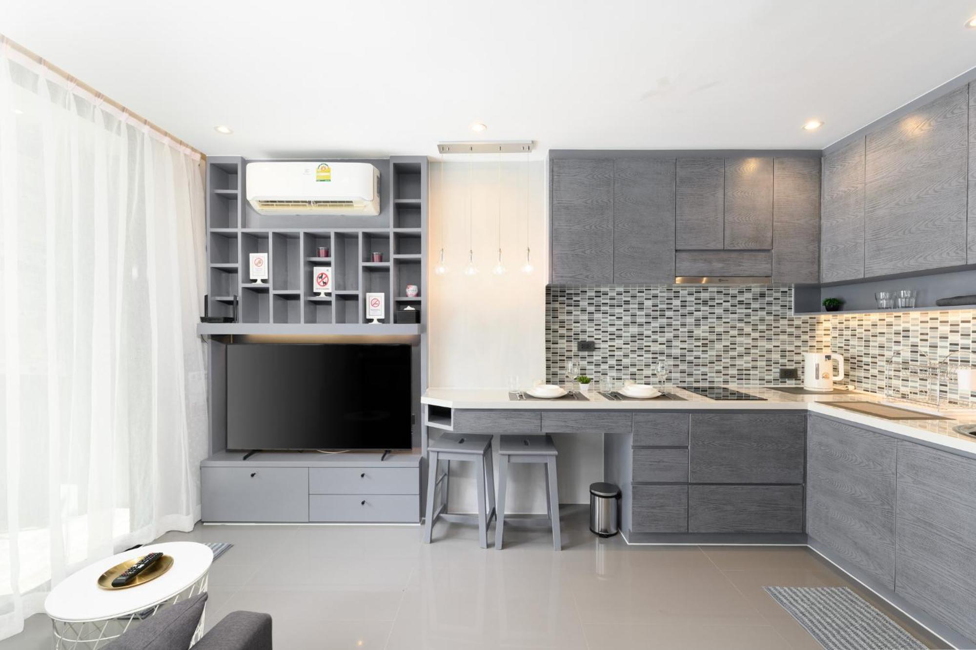 Sabay N303 With Scenic Pool View Surrounded By Palm Trees In Citygate Kamala Apartment