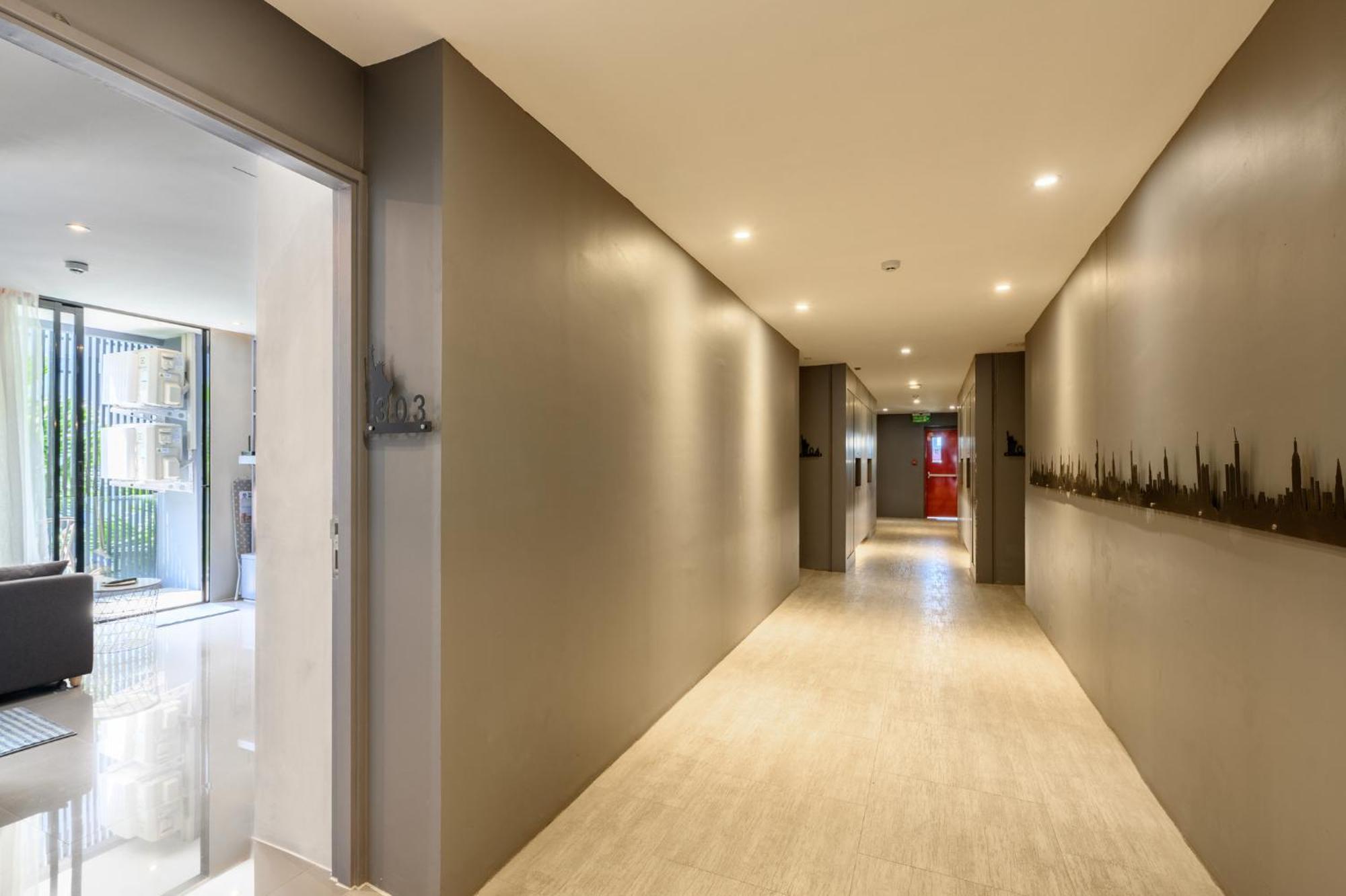 Sabay N303 With Scenic Pool View Surrounded By Palm Trees In Citygate Kamala