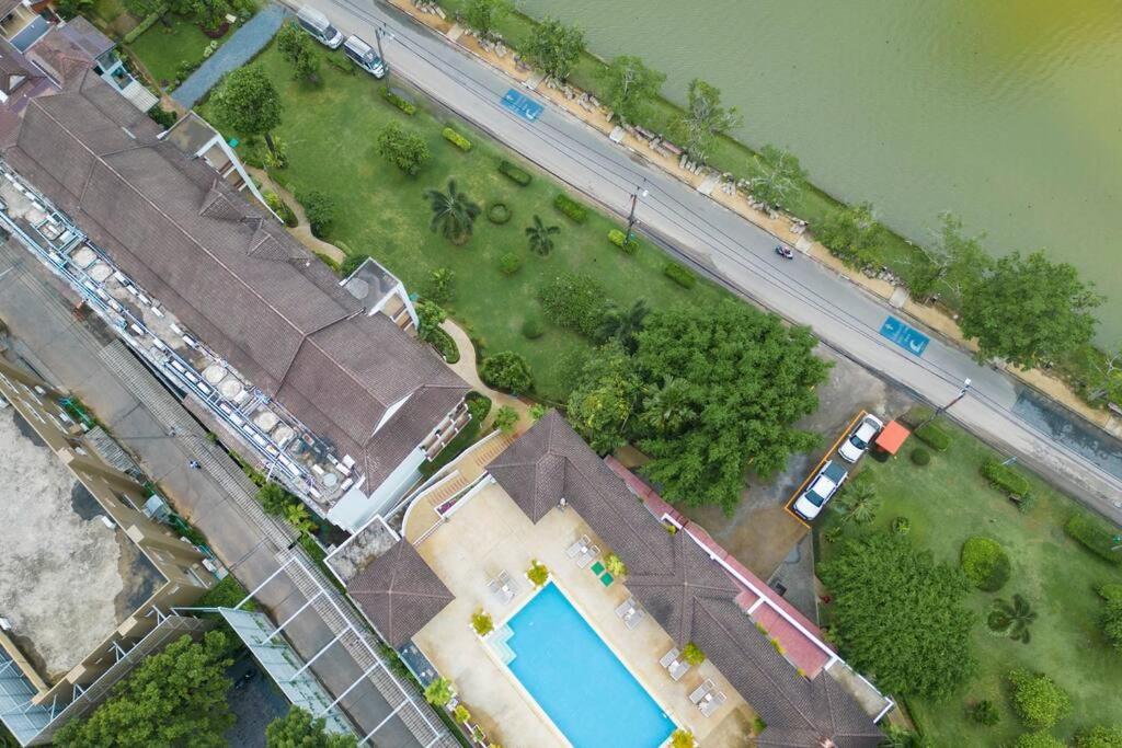 Apartment 2br Is 500 Metres Away C133 *