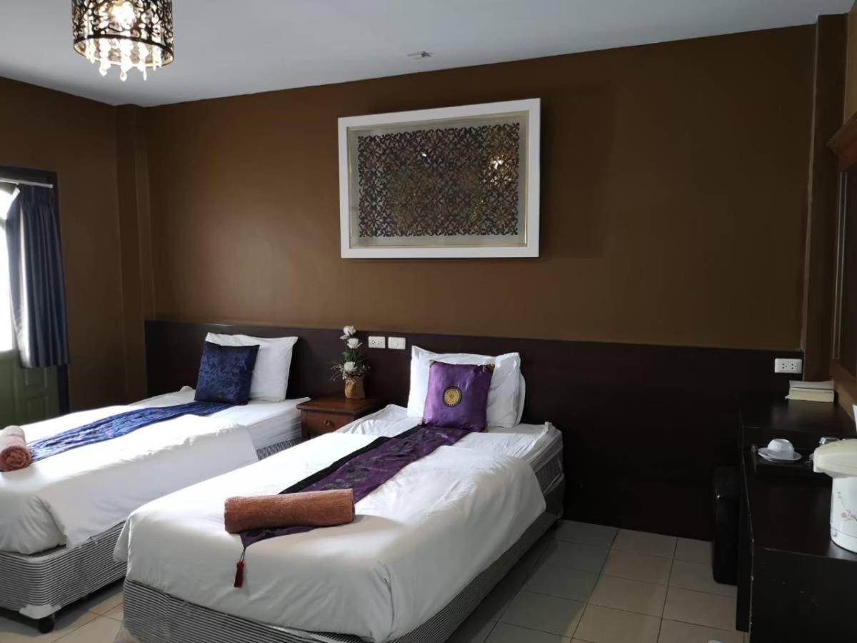 Sleep Easy Hostel