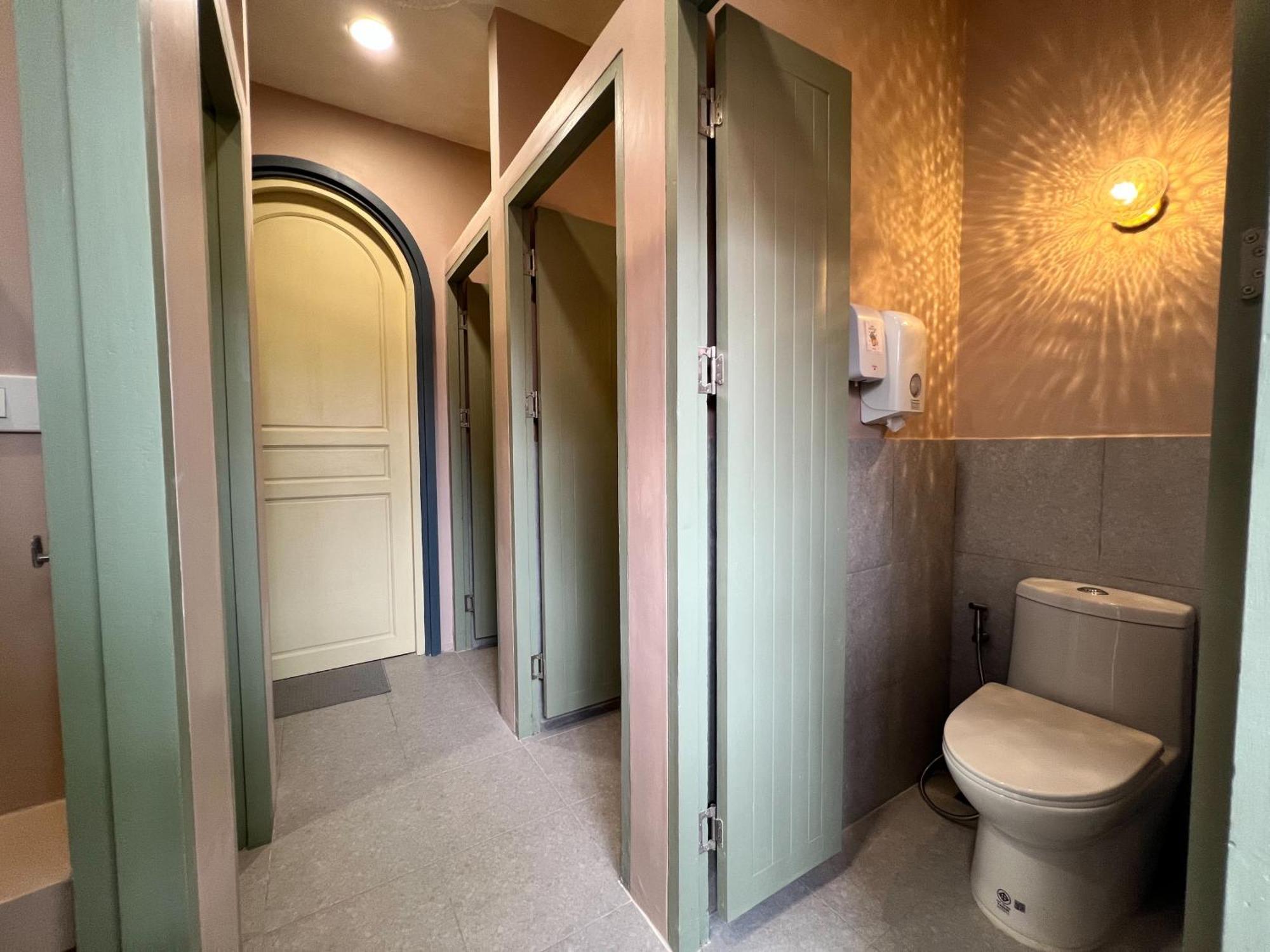 Sierra Hostel Nai Yang