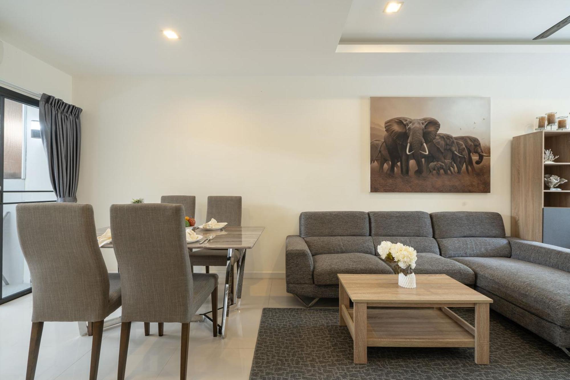 Awesome 3bd Townhouse With A Patio Holiday home