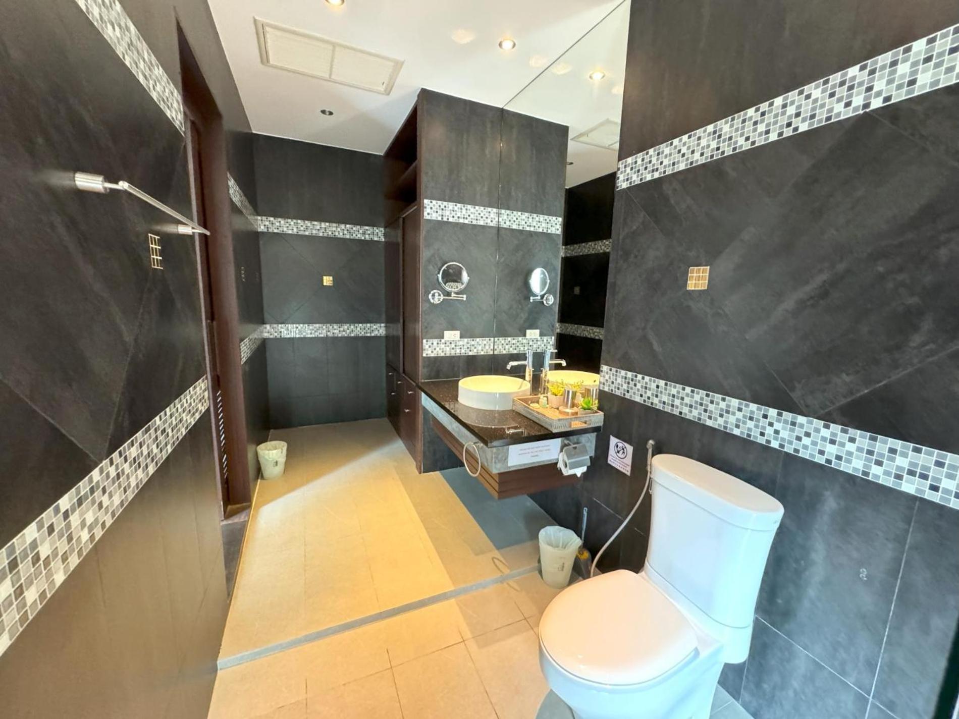 Townhome With Sea View Terrace & Pool Apartment