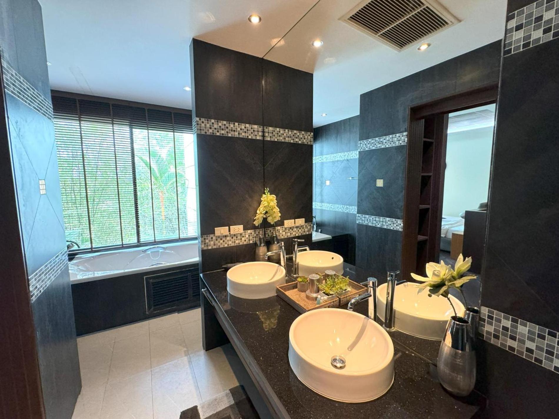 Townhome With Sea View Terrace & Pool *