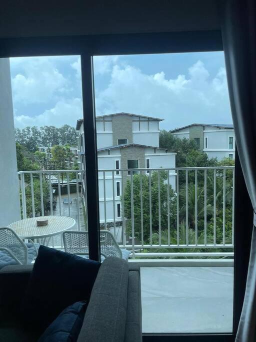 Apartment New With A Picturesque View At The Title V