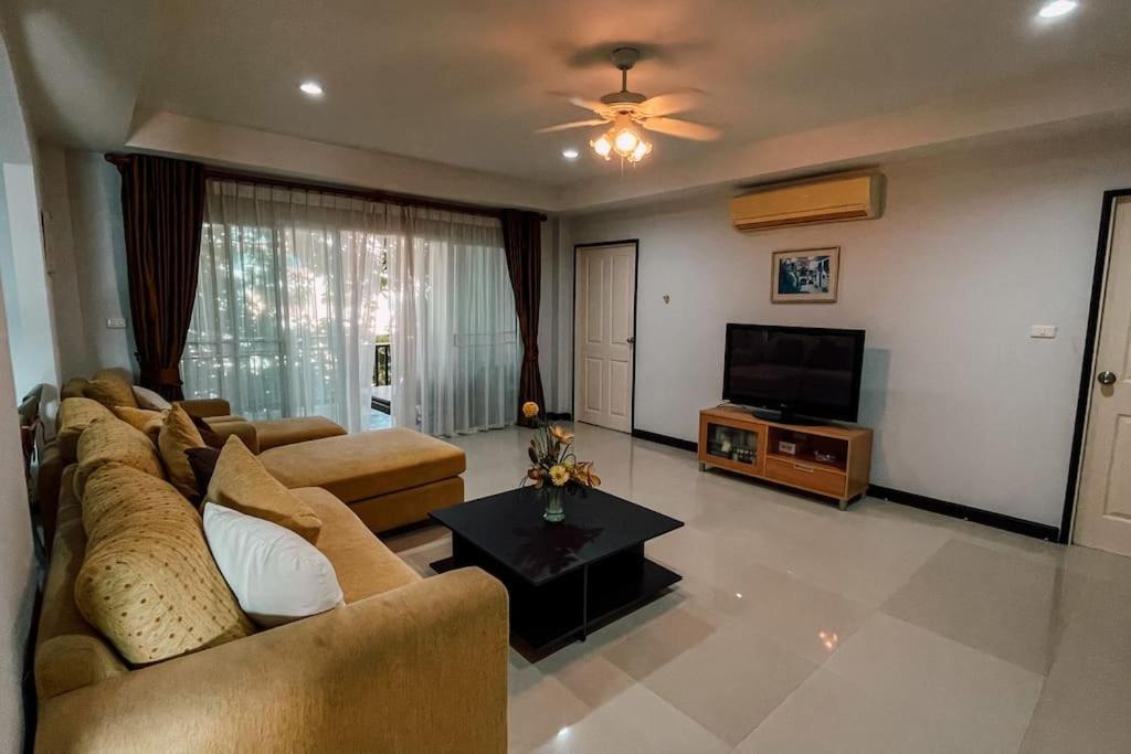 Palm 220м Apartment