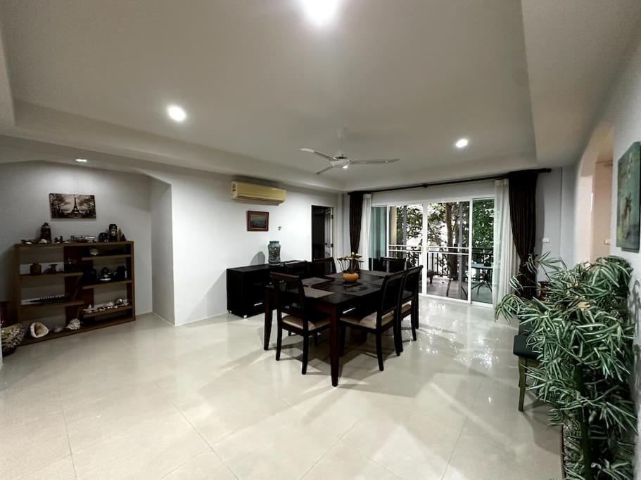 Palm 220м Apartment